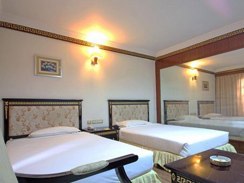The Shelton Grand Hotel 벵갈루루 외부 사진